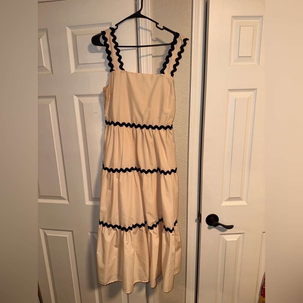Entro Cream Midi Dress with Black Accents